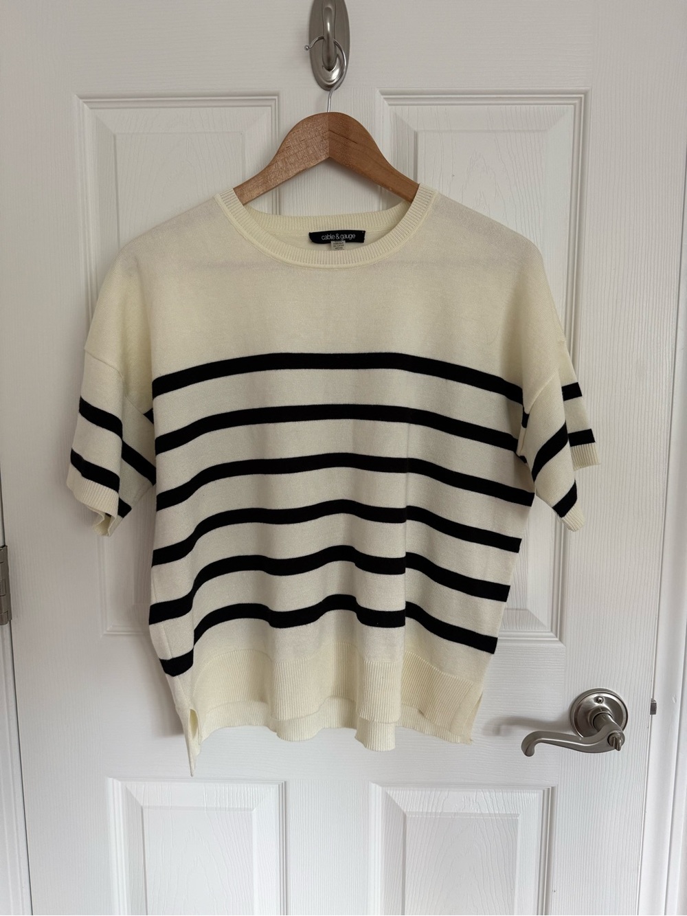 Women’s Cable And Gauge Ivory And Black Striped Short Sleeve Sweater Size L